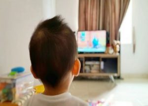 toddler-watching-TV