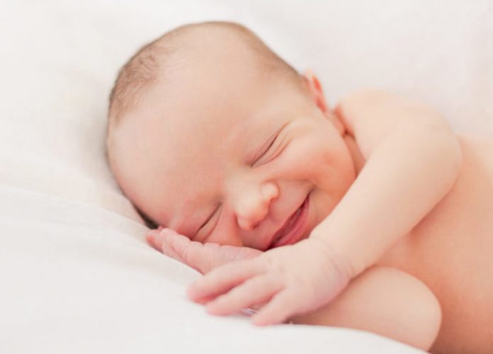 Babies_smile_during_sleep