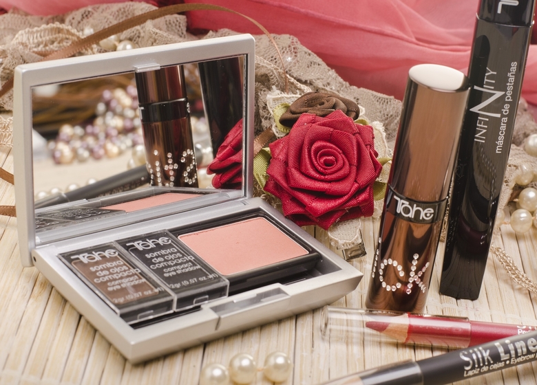 Must-have Makeup Items the Wedding Season