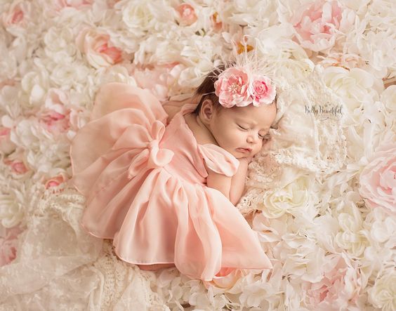 15 DIY Baby Photoshoot Backdrops You Can Try