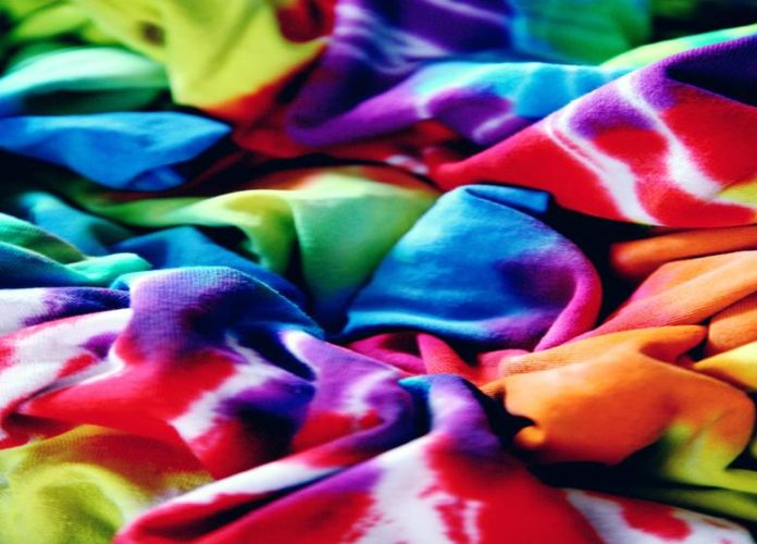 Creative Ideas To Tie-Dye Shirts With Kids
