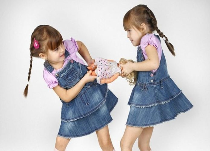 Tips To Deal With Fighting Between Twins